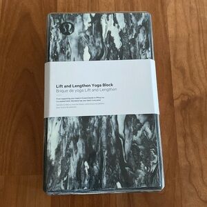 ❤️ Lululemon Lift and Lengthen Yoga Block Black & White NWT